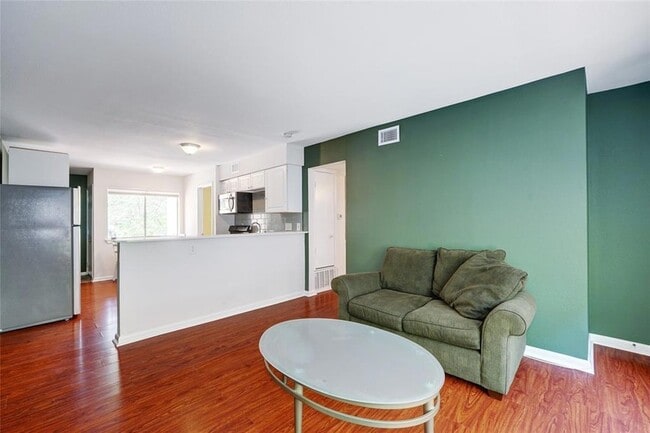 Building Photo - 1010 W 23rd St