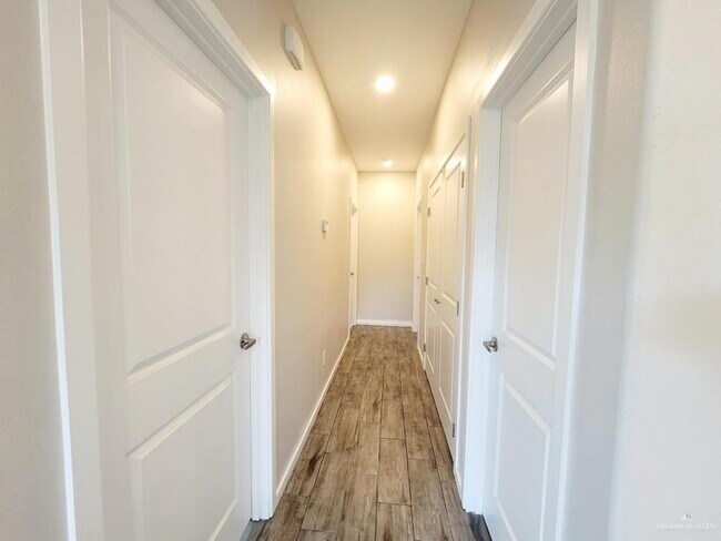 Building Photo - 5704 Sandpiper Ave