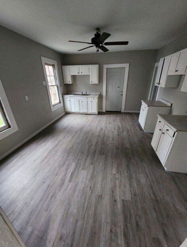 Building Photo - 3 bed 1 bath