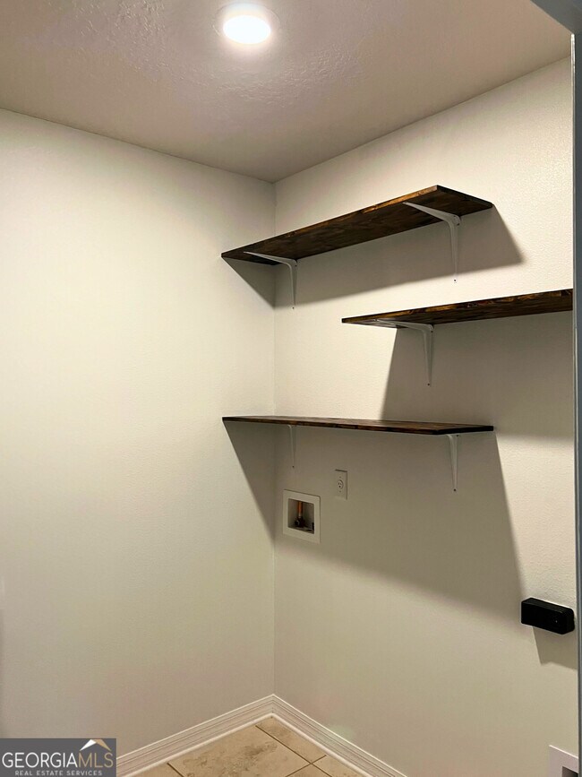 Building Photo - 125 Walnut Wy