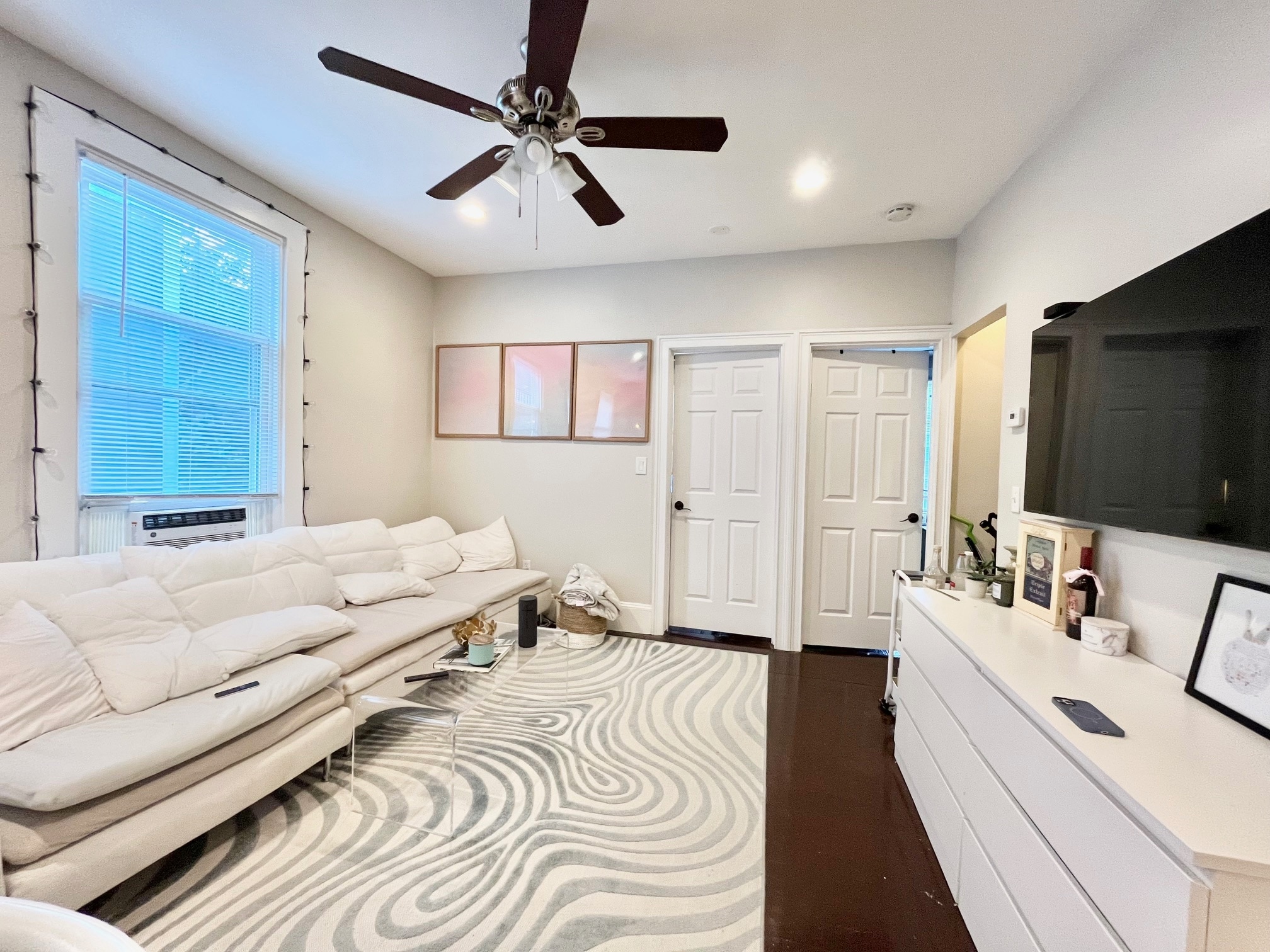 Building Photo - 719 Parker St