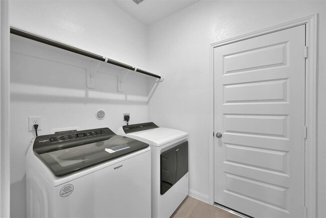 Building Photo - 213 Harper Ridge Dr