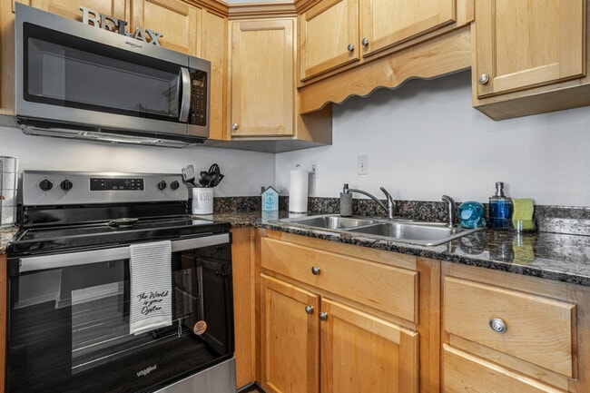 Building Photo - 241 Cowan Rd