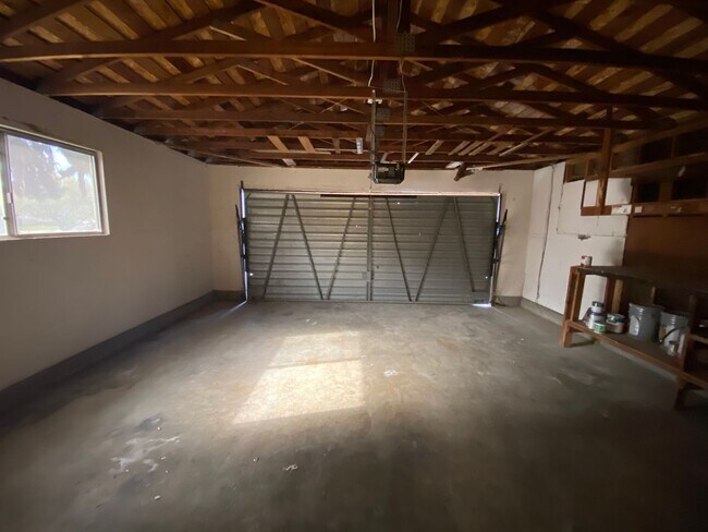 Building Photo - 2530 S Hall St