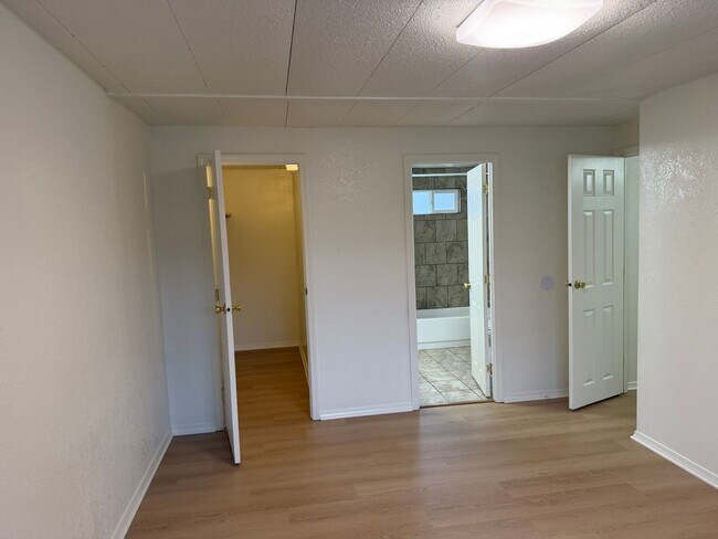 Building Photo - Updated 3 bedroom 2 bathroom house in Springfield!