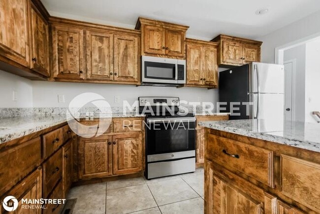 Building Photo - 411 Wiltshire Dr, Raymore, MO 64083