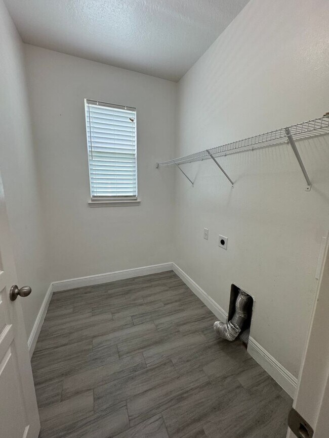 Building Photo - 2980 Scarlett Dr