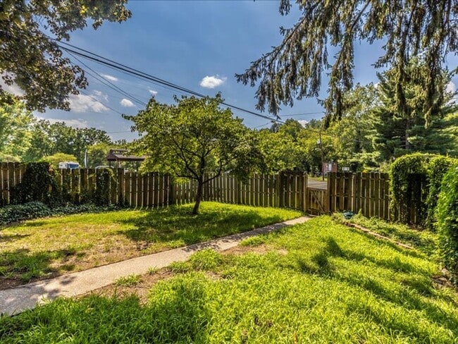 Building Photo - Open House 24th 10:30 to 11:30 AM