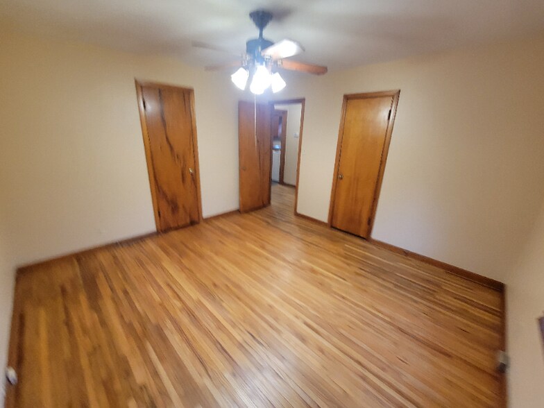 Building Photo - 1112 N Woodrow Ave