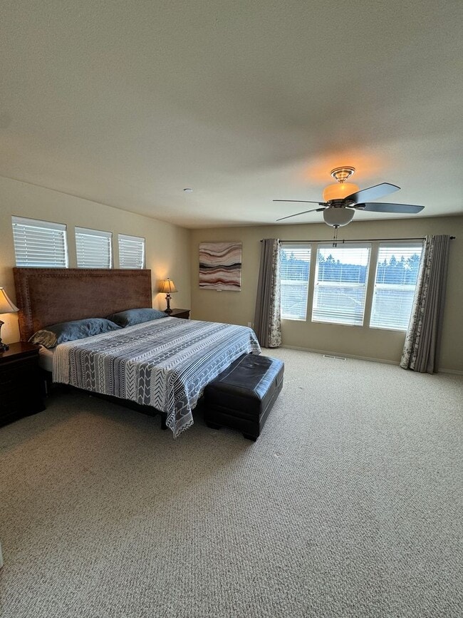 Building Photo - 1175 Swan Loop