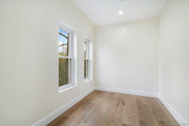 Building Photo - 260 W Main St