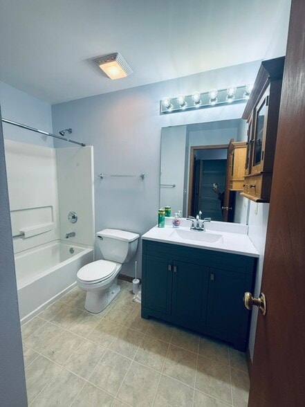 Building Photo - 6363 Commonwealth Dr