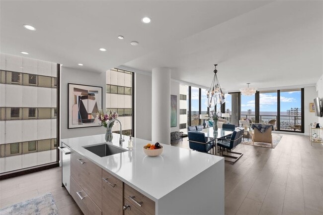 Building Photo - 301 1st St S