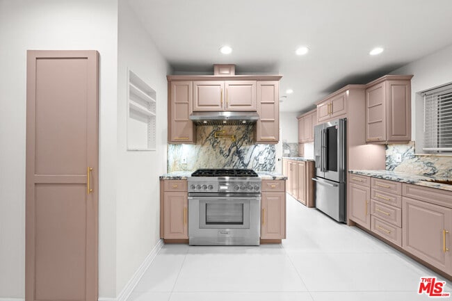 Building Photo - 260 S La Peer Dr