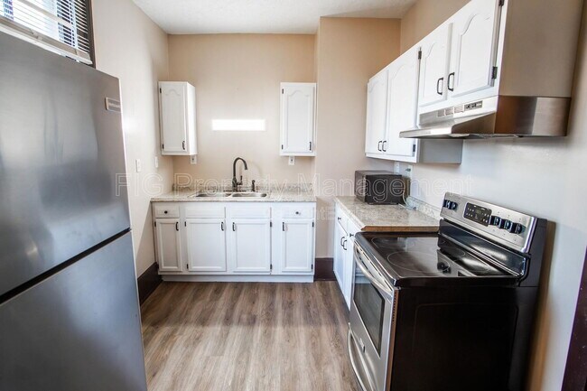 Building Photo - 1709 E 5th Ave