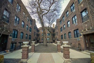 Building Photo - 906 W Addison St