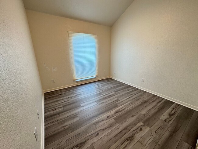 Building Photo - 2801 Southwood Dr