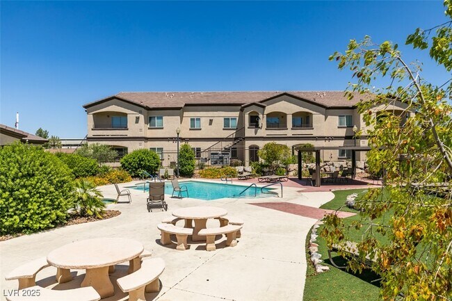 Building Photo - 2291 W Horizon Ridge Pkwy