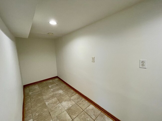 Building Photo - Affordable 1BR/1BA in Schiller Park!