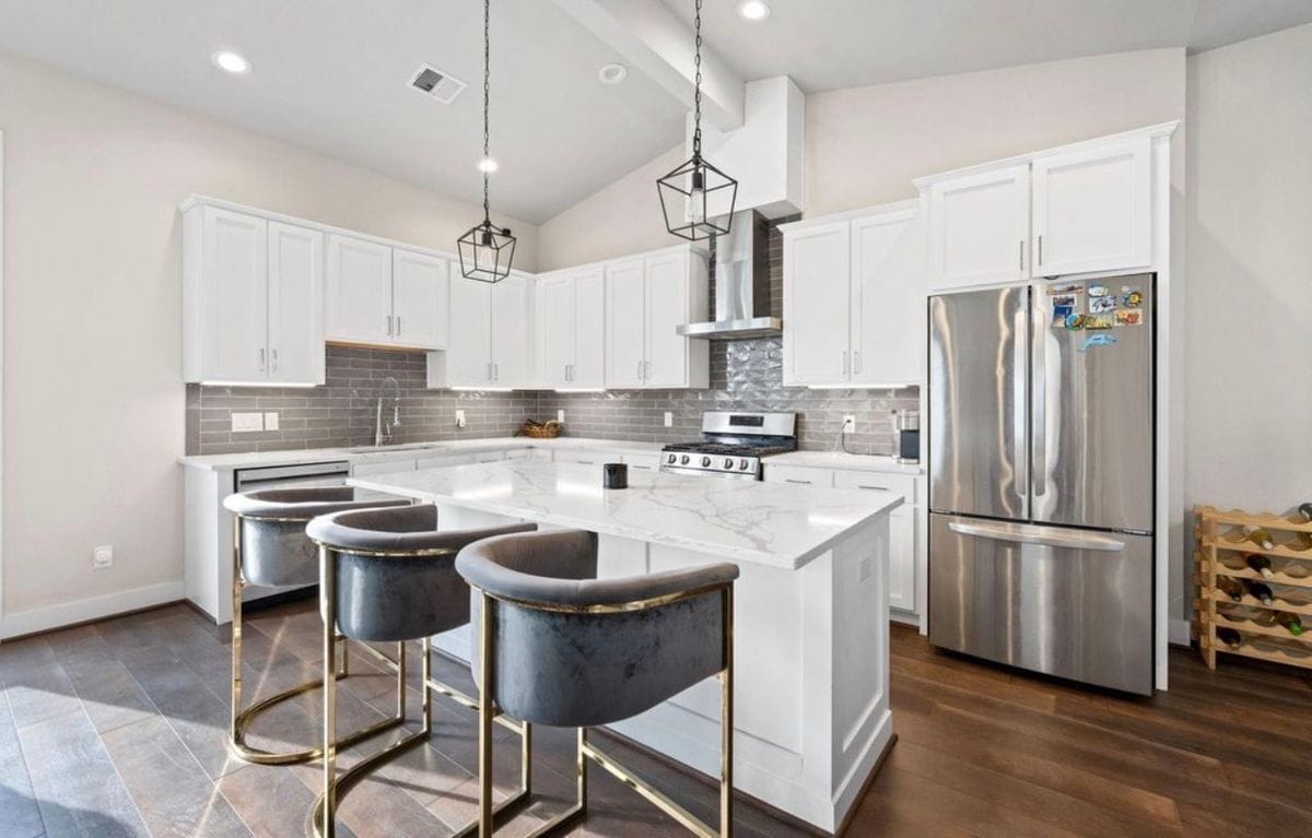 Building Photo - 823 Mansfield St