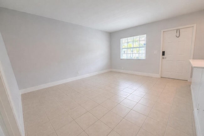 Building Photo - 2660 NE 8th Ave