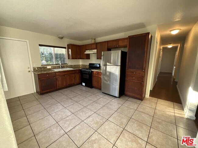 Building Photo - 243 S Sutter Ave