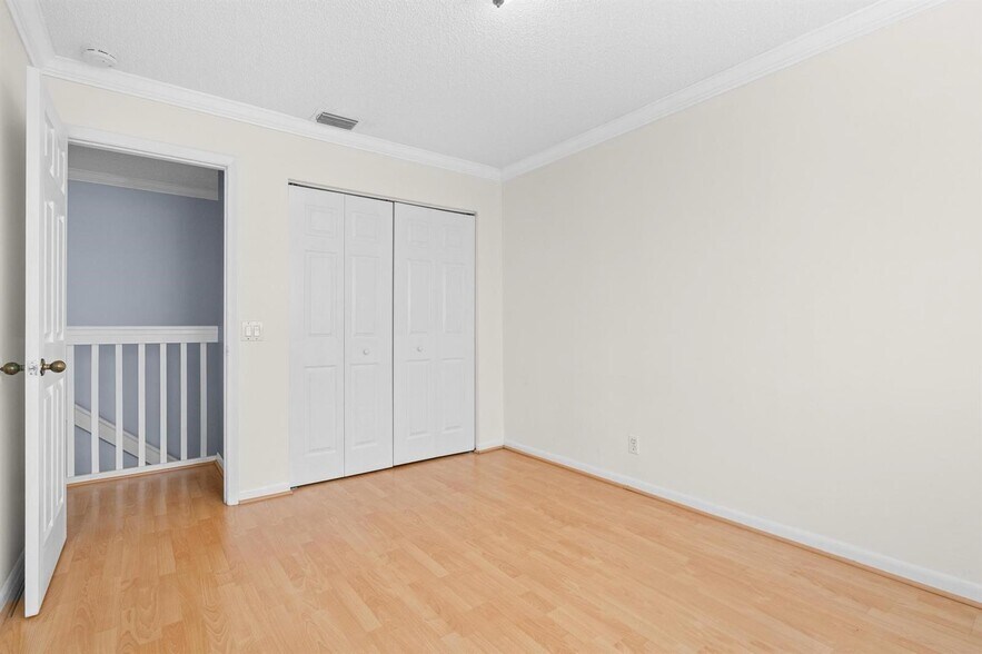 Building Photo - 4319 Greenbriar Ln