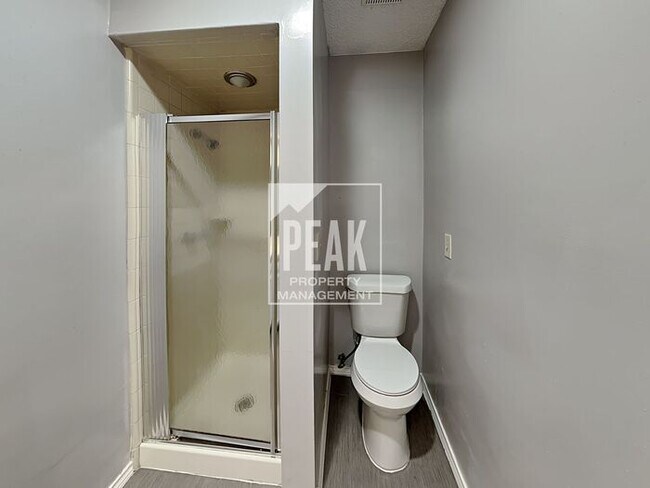 Building Photo - $1,475! 2/Bed1.5Bath duplex in Arlington!