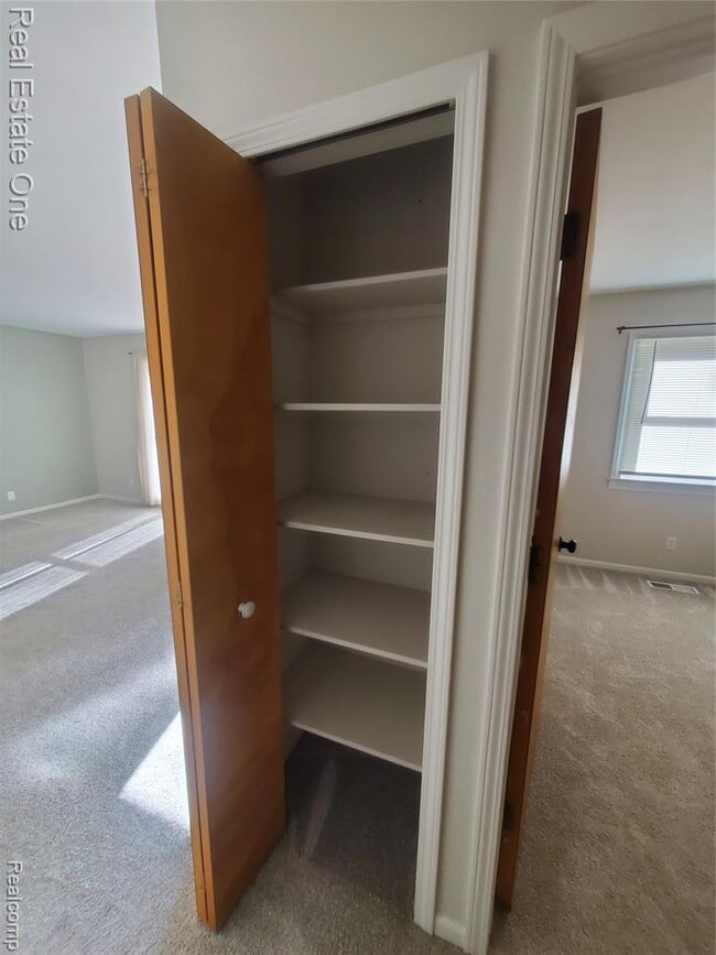 Building Photo - 137 Birchwood Ave