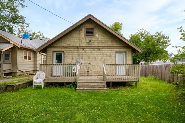 Building Photo - 201 Koch Ave