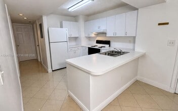 Building Photo - 104 SW 9th St