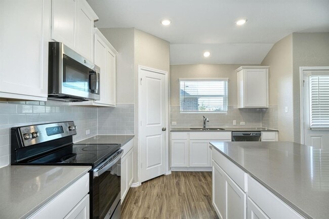 Building Photo - 111 Mountain Maple St