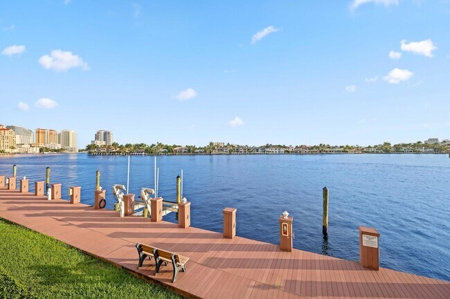 Building Photo - 511 Bayshore Dr
