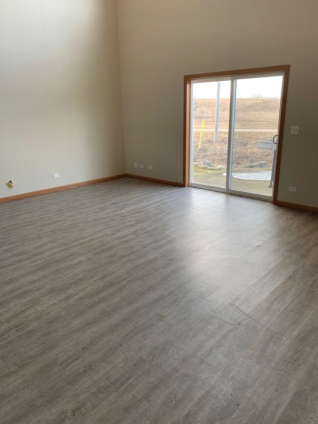 Building Photo - 1615 W Chrysler Dr