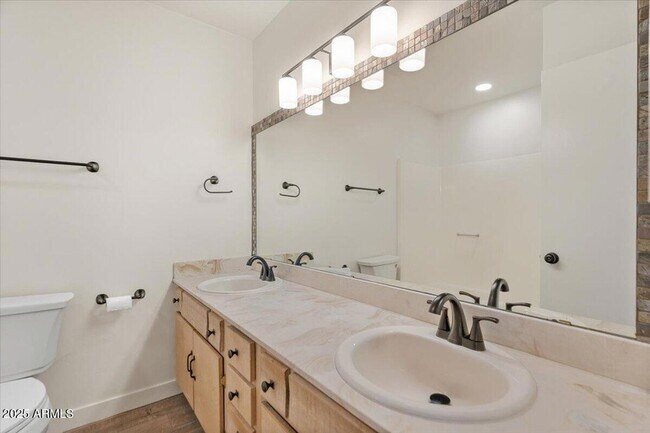 Building Photo - 7803 E Vernon Ave