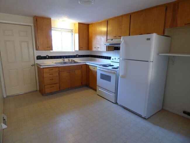 Building Photo - Cozy 2 Bed/1 Bath Duplex Near Lake Loveland!