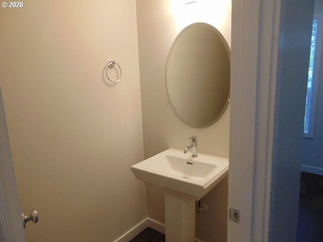 Building Photo - Beautiful 4 Bedroom Home with 2.5 Baths lo...