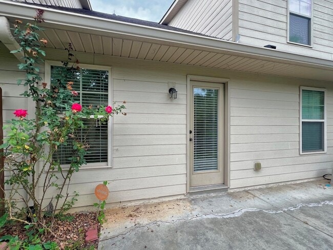 Building Photo - 528 Scenic Dr