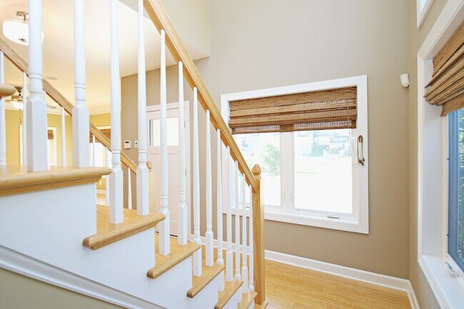 Building Photo - Spacious Downtown Home Convenient to UVA Medical Center