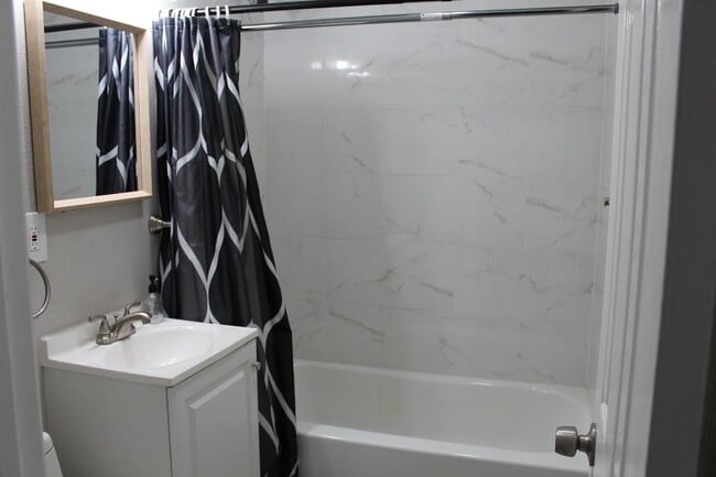 Building Photo - 5305 Southlea St