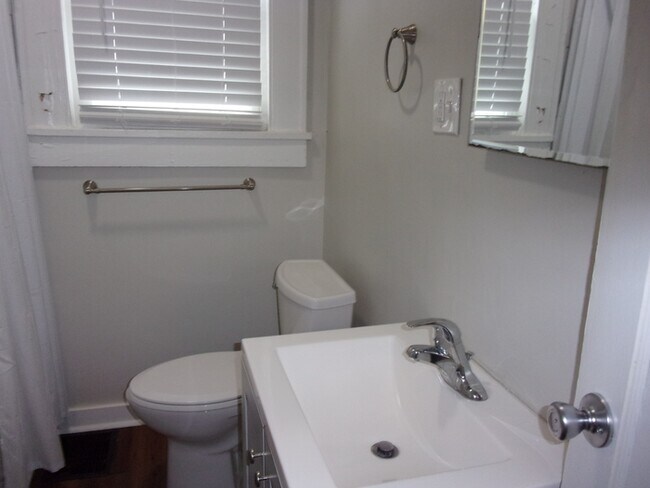 Building Photo - 738 Charlotte Ave