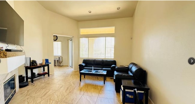 Building Photo - 5155 W Tropicana Ave