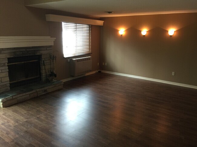 Building Photo - 7 Gothic Ln
