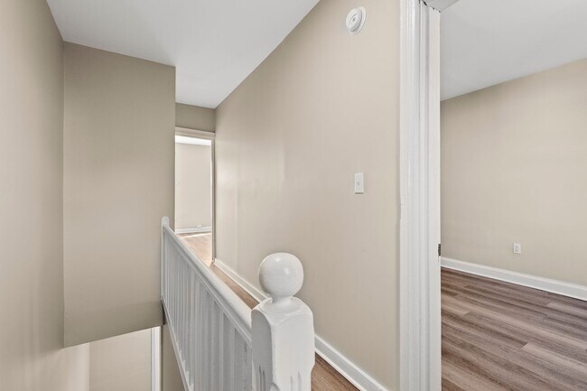 Building Photo - Spacious 4 Bedroom Single Family on Susquehanna St