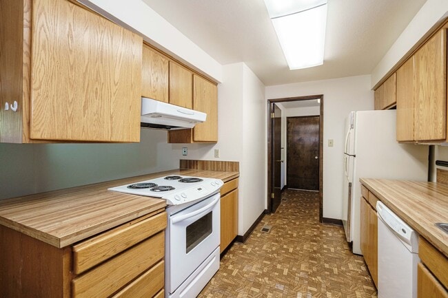 Building Photo - GREAT LOCATION!!! Single Level 3 bedroom 2...