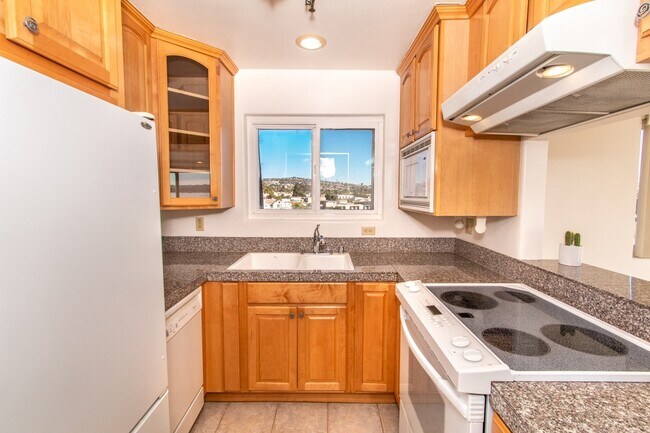 Building Photo - 4015 Crown Point Dr