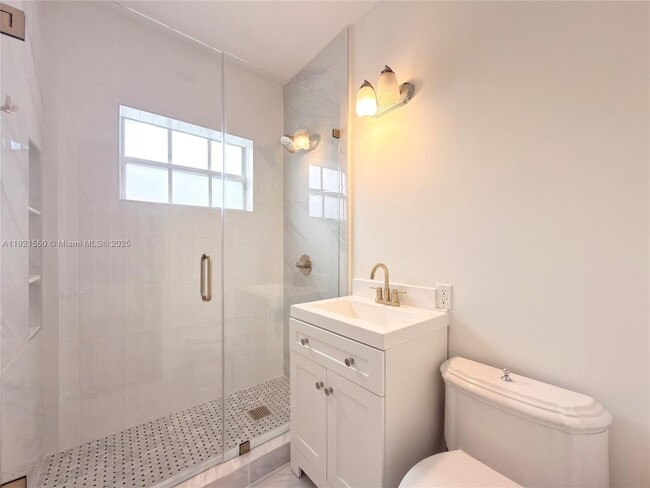 Building Photo - 2750 SW 28th Ct