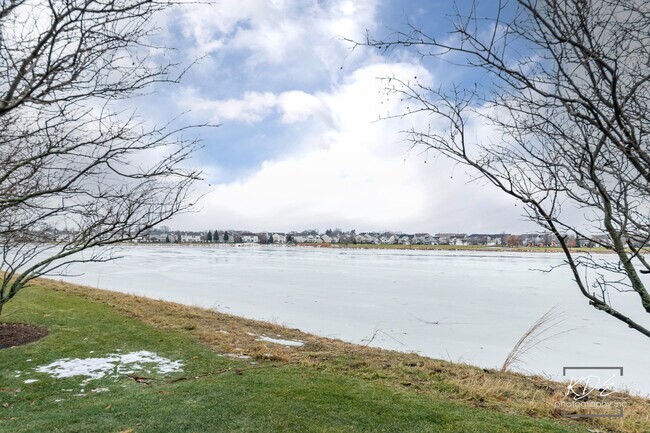 Building Photo - 651 Hawley Dr