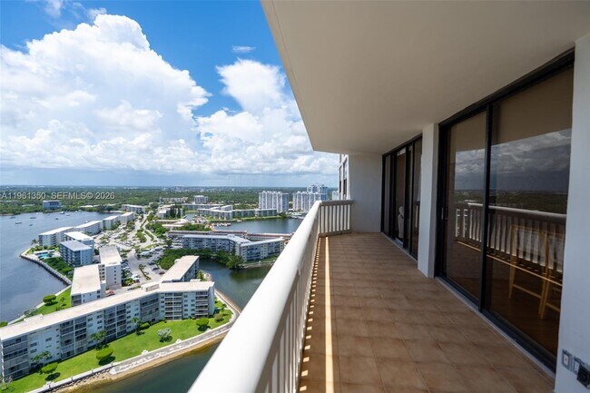 Building Photo - 1000 W Island Blvd