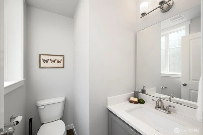 Building Photo - Modern 2-Bed, 2.5-Bath in Prime Location -...